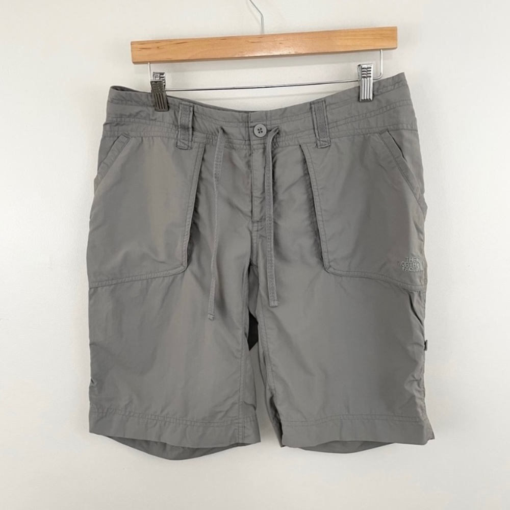 Women’s The North Face Shorts. Size 8, very nice!